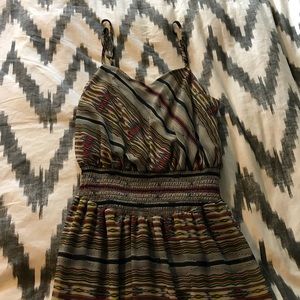 Maxi dress with elastic waist.